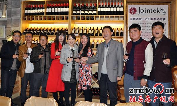 30名新闻媒体记者参加骏德酒业第28期酒会--驻