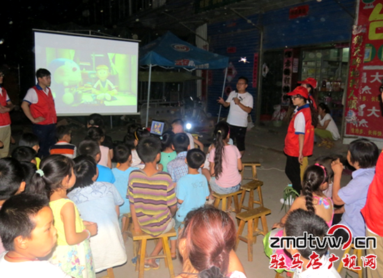 远程教育到农村 孩子可以在家门口看电影了--驻