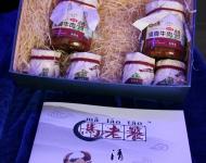 据了解，驻马店清雅斋清真食品有限公司成立于2015年10月，是一家年轻的食品加工企业。公司位于驻马店装备产业集聚区，占地约2000平方米，拥有先进的标准化生产设备和大型仓库。公司专注于清真类食品的研发和加工，其主打的“马老饕”牌清真牛肉酱和牛肉条，以我市丰富的夏南牛资源为原料基地，以独特配方和加工工艺制成，填补了我市该类食品加工业的空白。