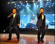 由驻马店籍青年词作家李俊伟作词大喇叭组合演唱的歌曲《我在驻马店等你来》