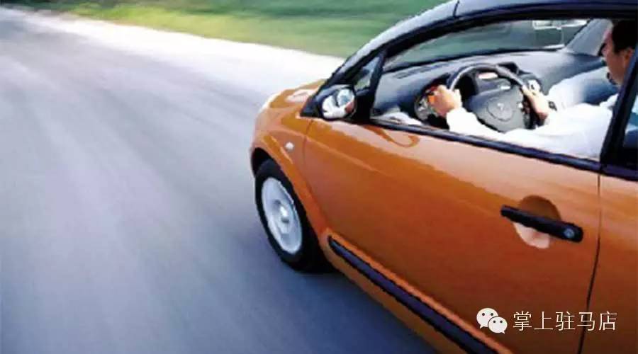 开车的做了这个动作，坐车的却赔了100万！这个动作大驻马人天天都做！