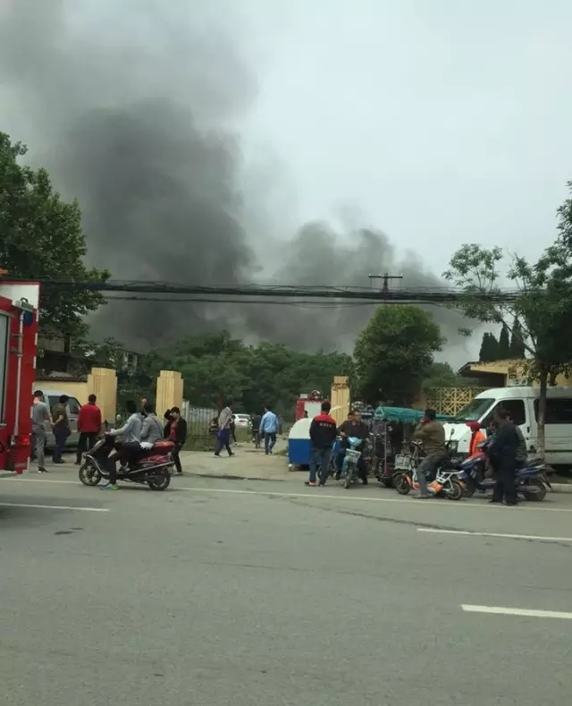 今天上午，大驻马前进路附近又发生一起火灾