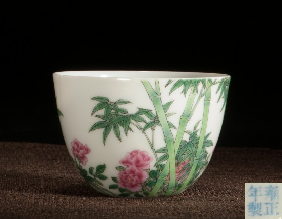 嘉德春拍:清雍正珐琅彩月季绿竹小杯2242.5万