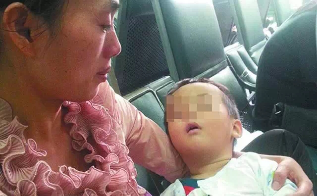 两个孩子一个痴呆一个死亡！你还敢这样逗小孩吗？