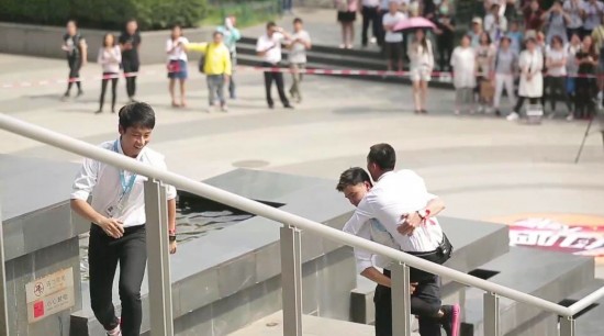 《大明星》PK跑男 阮经天豁老命对战郑恺--驻