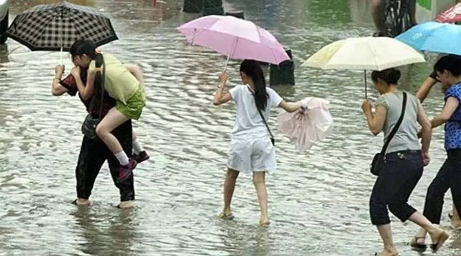 紧急！河南最强暴雨前锋今午已杀到！驻马店竟一气儿要下到8月…