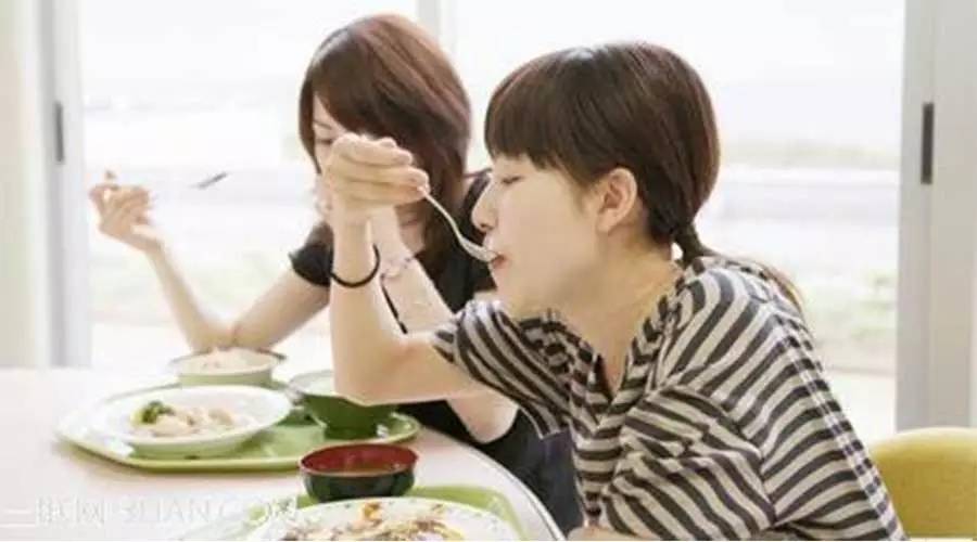 只因喝了这个汤，一家三口险丧命！夏天你一定常喝它！