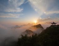 云蒸霞蔚五朵山--邹汝光