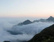 云蒸霞蔚五朵山--邹汝光