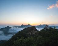 云蒸霞蔚五朵山--邹汝光