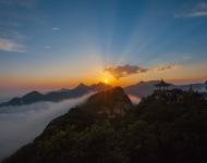 云蒸霞蔚五朵山--邹汝光