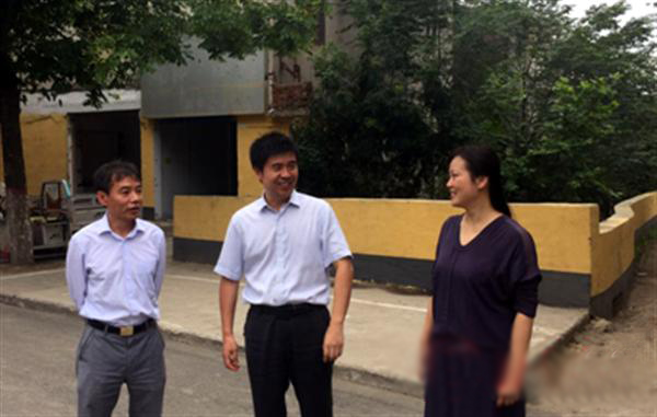 驿城区委常委、纪委书记李涛督导人民街道创卫