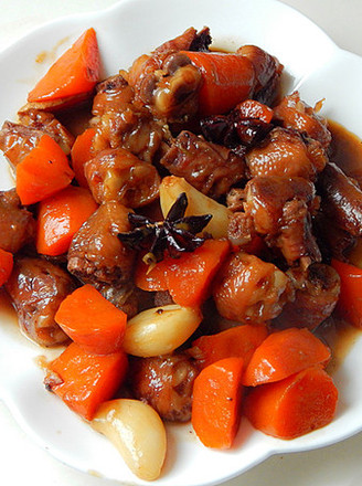 胡萝卜烧鸡腿根的做法