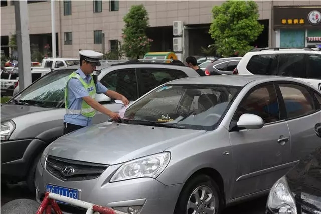 驻马店“最严交规”再升级！行人、非机动车逆行闯红灯都有可能被罚款！