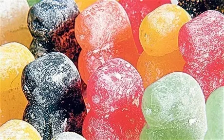 央视曝光！驻马店大人小孩都爱吃的这东西，竟是腐烂垃圾皮革做的！