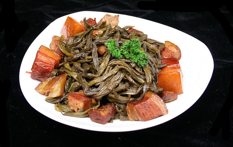 红烧肉炖豆角的做法