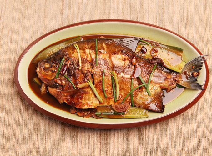 家常版红烧金鲳鱼--驻马店新闻--驻马店广视网