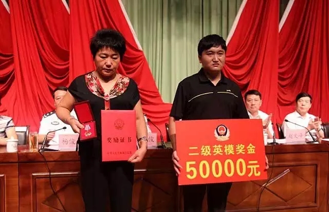 公安部追授夏明臣二级英模称号/大驻马将再建一条高速、一条高铁！