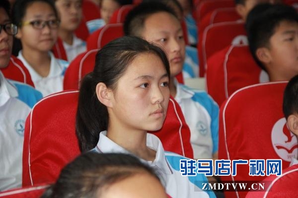 驻马店市劳模志愿者服务励志报告会走进实验中