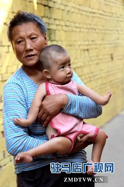 是啥让大驻马这个孩子引发全国网友关注，都争着捐钱捐物？