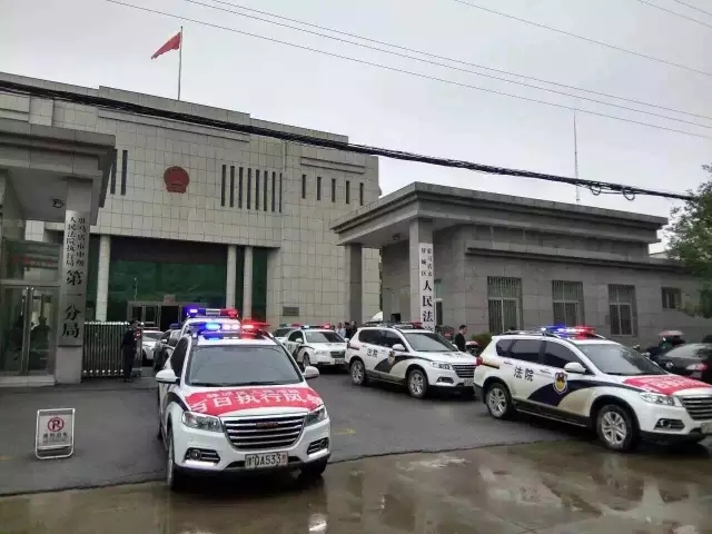 今天凌晨4点，大驻马法院出动337人，当场拘留104名老赖！来看老赖被抓现场...