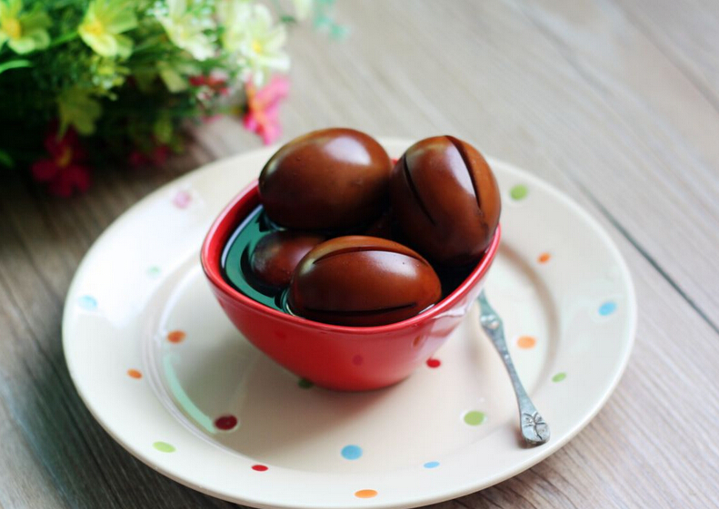 电火锅制作啤酒卤蛋的图解做法