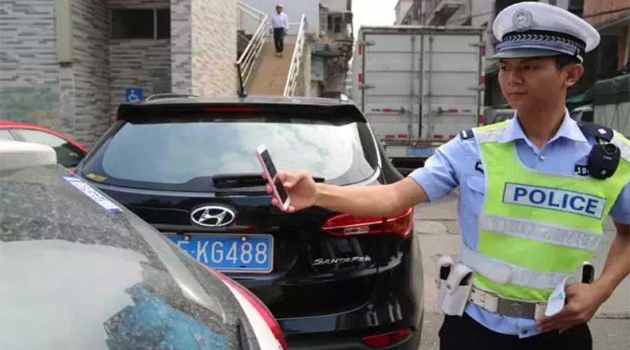 警方提醒：今天上午，这种违停罚单出现在河南街头，千万不要扫它！