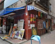 19小巷中随处可见满地的商品画