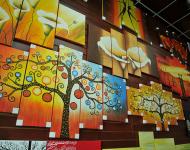 2虽然商业味充斥了整个空间但她的色彩依然是绚丽