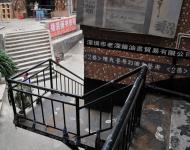 22楼梯上有他的脚印