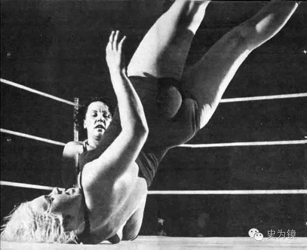 女子摔跤 各种动作全解锁 精彩程度前所未见--