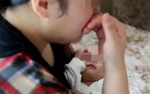 心痛！8个月婴儿突然身亡！医生提醒：千万别给娃吃这些！