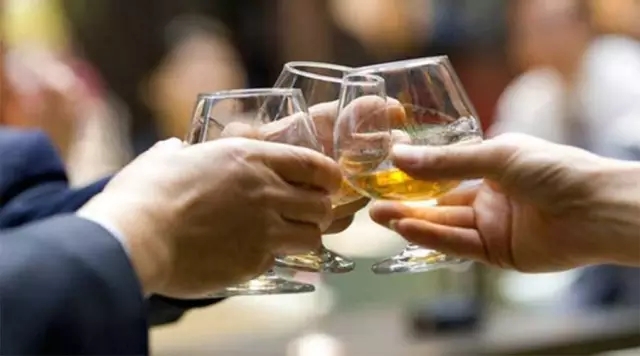 汝南县干部中午饮酒致人死亡，5名官员、2名司机被严肃处理！