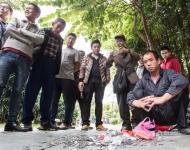 他说，当时老板和老板娘加上自己3人一起清点了大概有2个多小时。唐先生说，自己怕到最后老板拖欠工资，只好接受了。