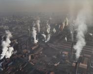 邯郸武安市区南面建有文丰钢铁和文安钢铁二大企业，钢铁厂的污染严重影响市民生活。