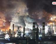 唐山迁安市西面的钢铁厂一家连着一家，这里有迁钢、九江、松汀、燕山等钢铁企业。灯火通明的钢城，夜间排放污染更严重。