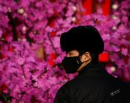 2017年1月3日，北京，一名戴着口罩的安保人员。摄影：Thomas Peter