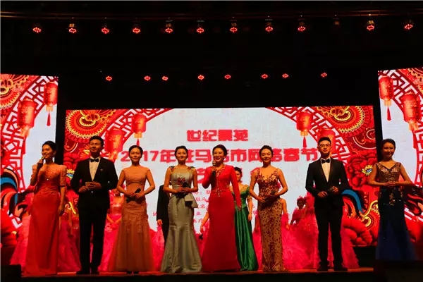 今天下午，众多驻马店籍著名艺人云集会展中心，现场都燃到爆了！