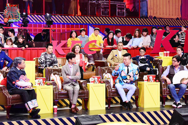 《奇葩大会》开播 何炅加盟 马晓康互怼升级