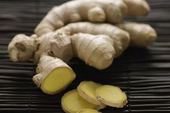 生姜出事了！伤神经、损肝肾，这几天家里买生姜的速看！