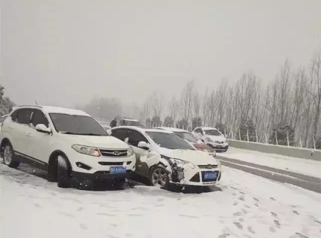 不到5小时，河南境内高速上100多辆车相撞！