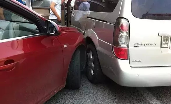 驻马店车主注意！发生交通事故一定要拍这5张照片！否则谁也帮不了你...