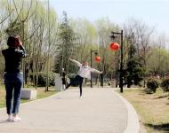 大风过后天晴朗 踏青游玩赏春光