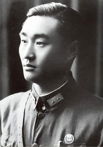 抗战哪位国民党将领投降日军后反被蒋介石授勋