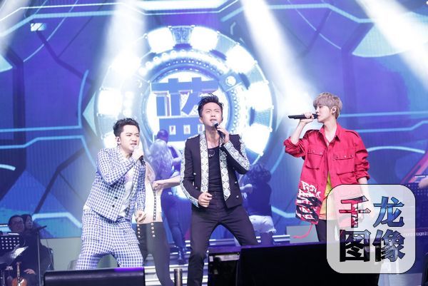 王祖蓝演唱会回归自我 完美诠释爱情友情--驻马