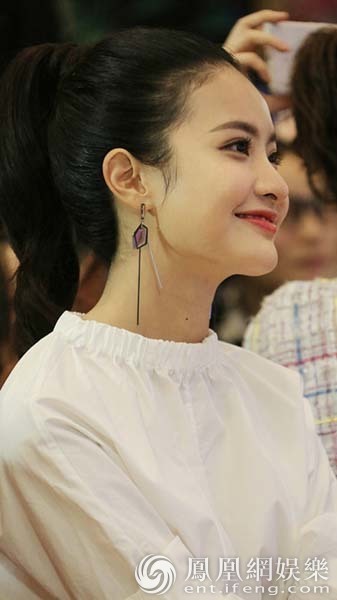 赖雨蒙认证吃货一枚 加盟《花少3》清新亮相-