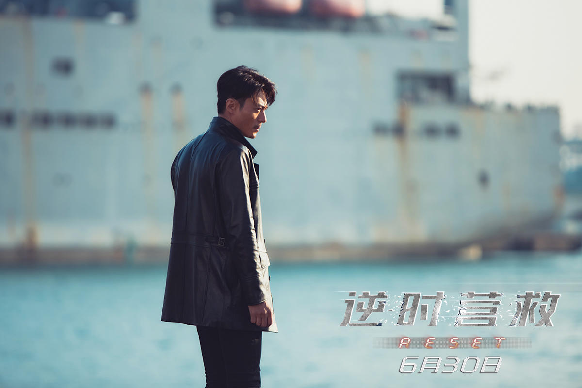 杨幂称《逆时营救》动作戏拍太爽:快练出16块