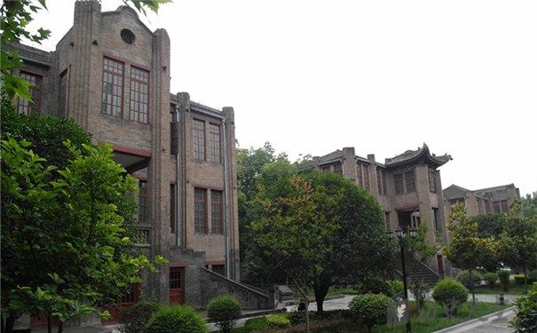 谁发动了西安事变 西安事变何应钦做了什么--驻