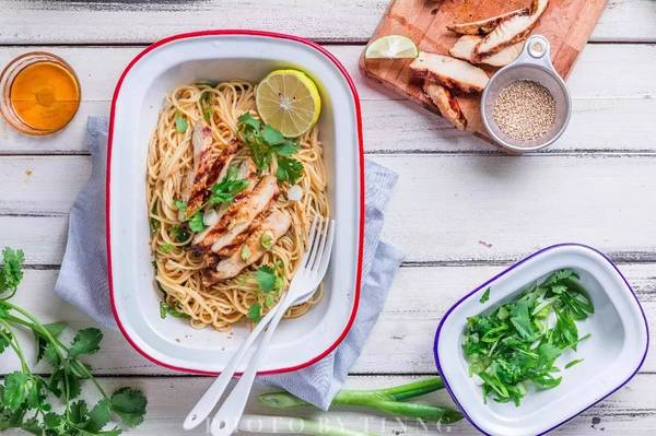 青柠鸡胸肉凉面,清爽的东南亚快手面--驻马店新