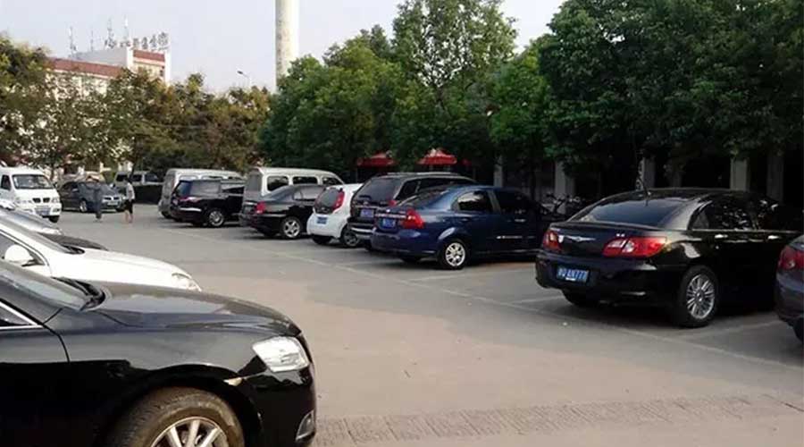置地公园门前停车收费竟被称合理，你咋看？